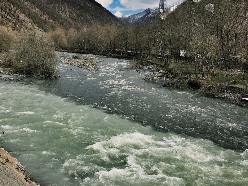 手持河流水質(zhì)檢測儀測定河流水質(zhì)